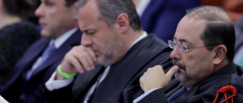 Defesa pede a Moraes que libere contato telefônico entre Bolsonaro e advogados