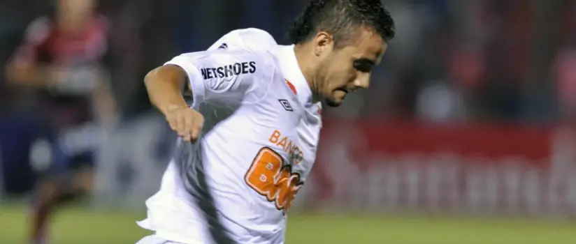 Ex-Santos que quase perdeu perna após grave lesão se aposenta aos 37 anos