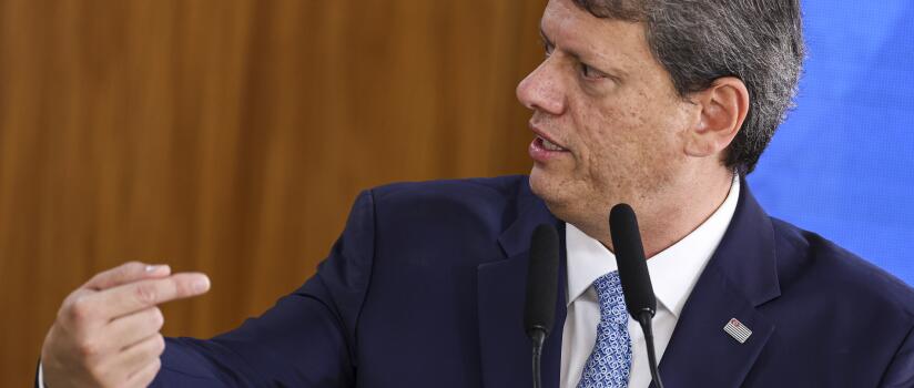 Tarcísio tenta distensionar relação com o STF após ataques aos ministros