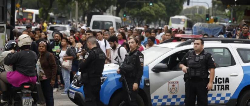 Ação no RJ é cortina de fumaça e expõe população, dizem especialistas