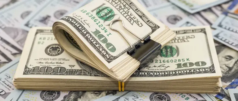 Dólar fecha estável com corte de juros nos EUA; Bolsa bate novo recorde