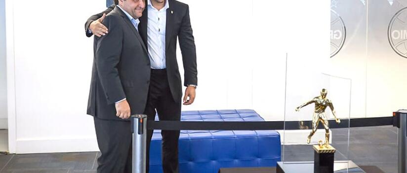 A Tribuna MT - Reparação histórica: Grêmio recebe troféu de supercampeão do Brasil de 1990