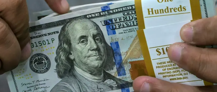 Dólar cai a até R$ 5,32 e Bolsa sobe à espera da 'Superquarta', com decisões do Fed e do BC