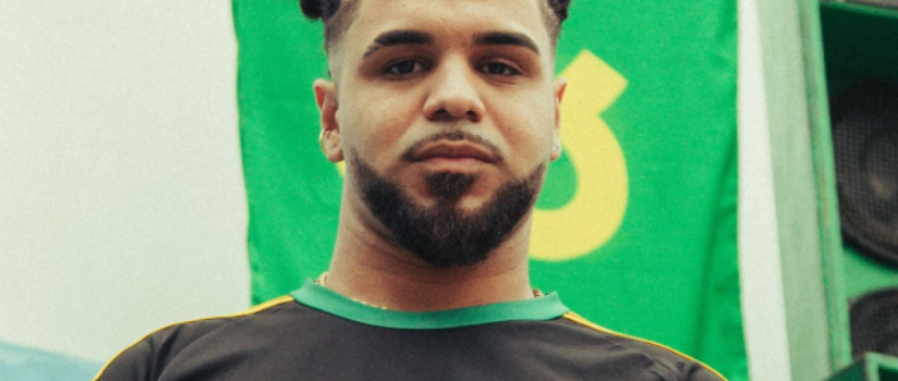 Cantor caxiense participa de evento 'Poéticas na Escola - Slam'