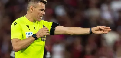 Diretor do Grêmio surge em coletiva e sugere 'rebaixamento de árbitros'