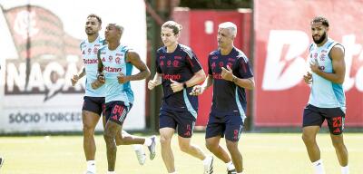 Flamengo e Palmeiras se isolam em chances de novo título