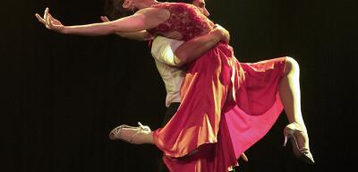 Espetáculo que conta a história do tango estreia no Brasil