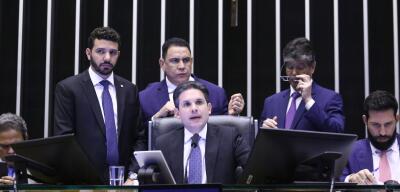 Câmara retoma despacho gratuito de malas e proíbe cobrança de bagagem de mão em viagens no Brasil